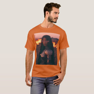 T-shirt Calm African warrior in chaos