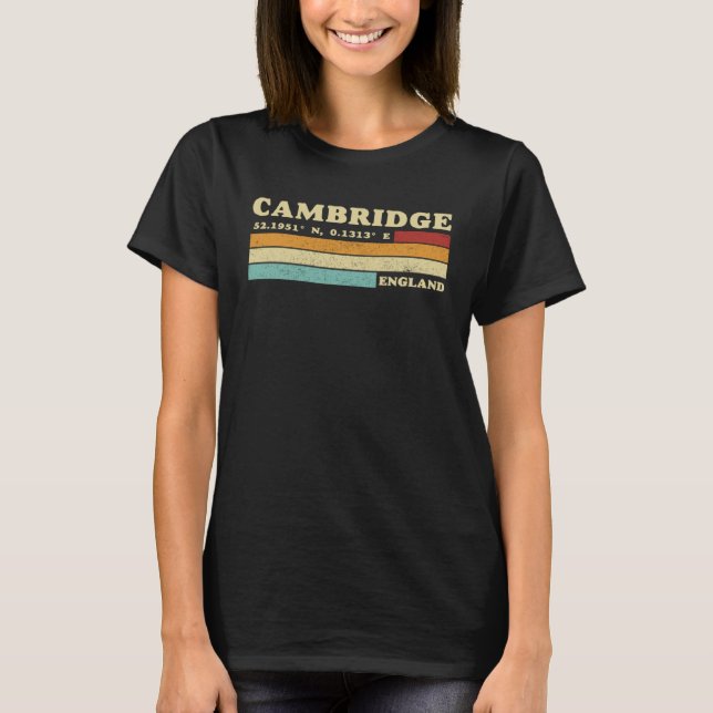 T-shirt Cambridge England City Retro Longitude Latitude (Devant)