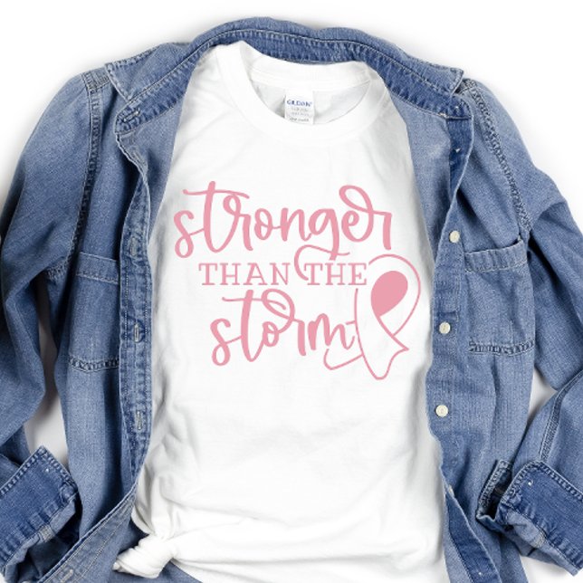 T-shirt Cancer du sein rose du ruban (A pink ribbon t-shirt for breast cancer survivors and warriors that says "Stronger than the storm".)