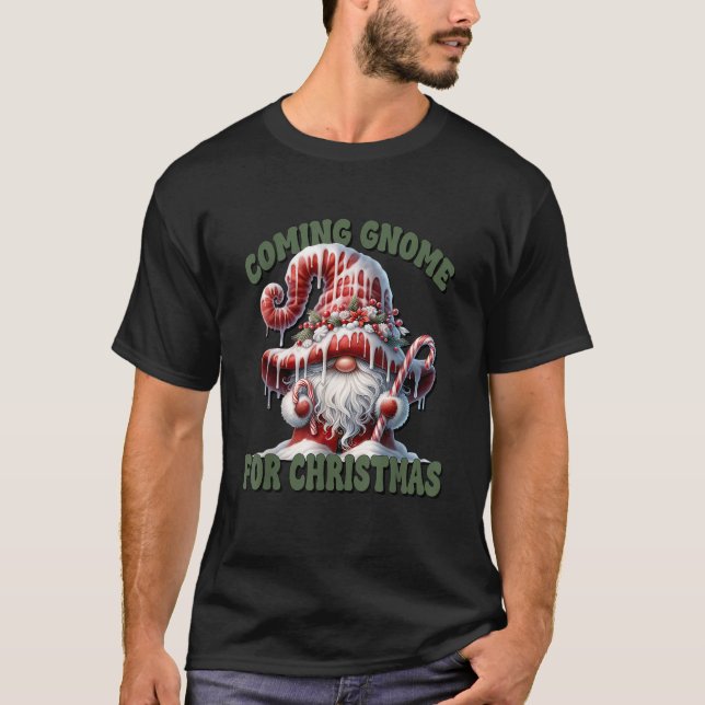 T-shirt Candy Cane And Gnomie Graphic Coming Gnome For Chr (Devant)