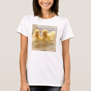 T-shirt Canetons jaunes brouillés des images de Getty