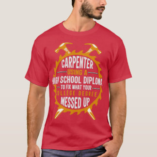 T-shirt Carpenter utilisant un diplôme d'études secondaire
