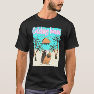 T-shirt Catching Waves Surfing Beach Surf Vintage