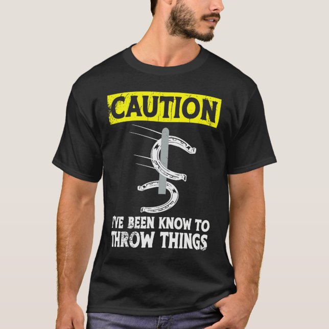 T-shirt Caution i've been known to throw things horseshoe  (Devant)