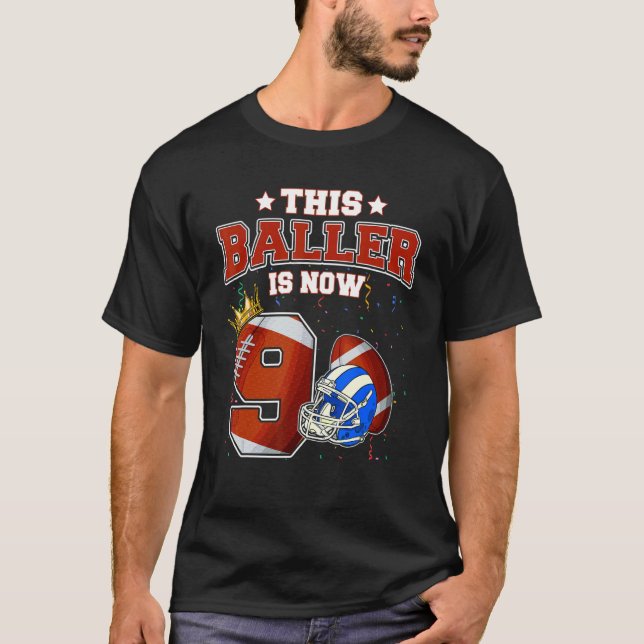 T-shirt Ce Baller A Maintenant 9 Ans Joueurs De Football 9 (Devant)