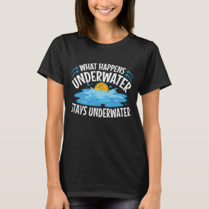 T-shirt Ce qui se passe sous l'eau drôle Polo d'eau