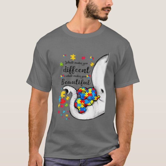 T-shirt Ce qui vous rend différents éléphant maman Autisme (Devant)