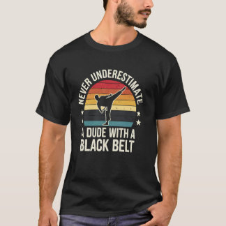 T-shirt Ceinture noire de karaté classique Ne sous-estimez