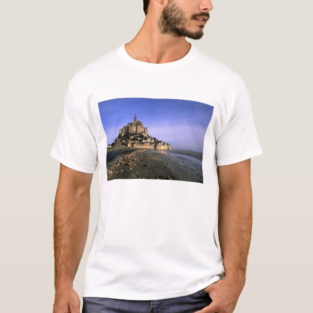 T-shirt Célèbre forteresse de l'île du Mont-Saint-Michel à (Devant)
