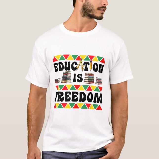 T-shirt Célébrez Le Mois De L'Histoire Noire Avec Liberté (Devant)