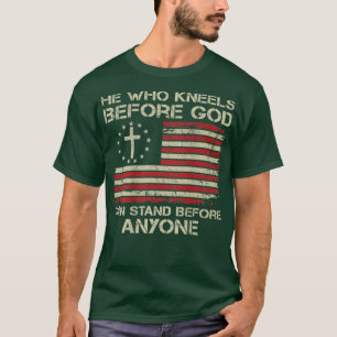 T-shirt Celui Qui S'Agenouille Avant Dieu Peut Se Tenir De