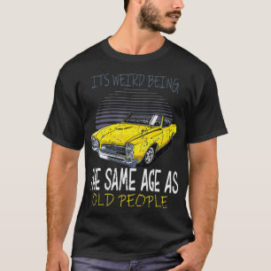 T-shirt C'est bizarre d'être du même âge avec les perso