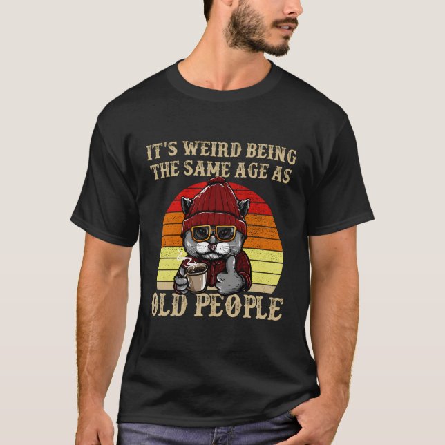 T-shirt C'Est Étrange D'Être Le Même Âge Que Les Personnes (Devant)