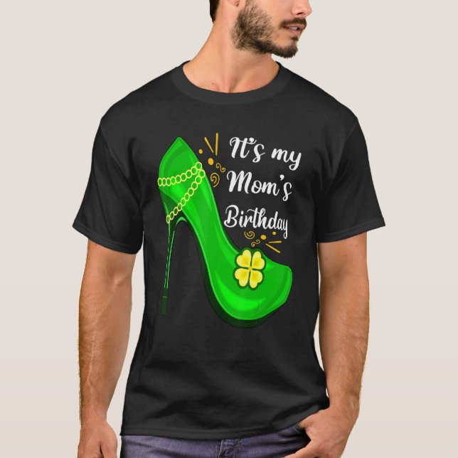 T-shirt C'est l'anniversaire de ma mère avec des chaussure (Devant)