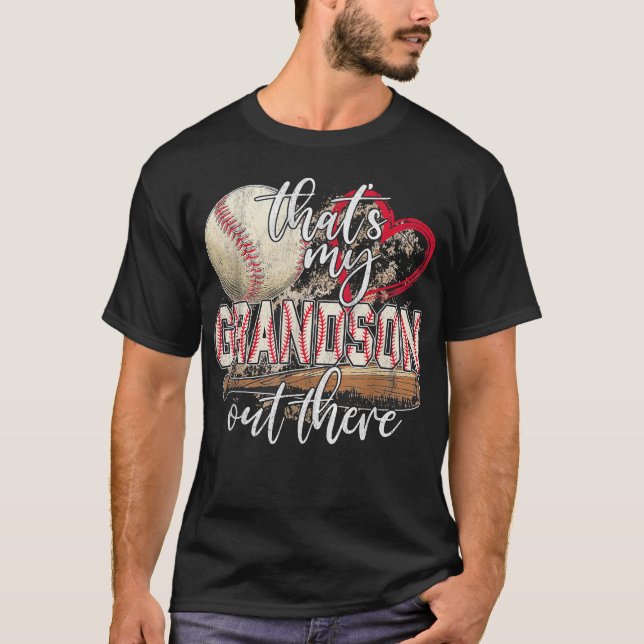 T-shirt C'est ma grand-mère de baseball là-bas (Devant)