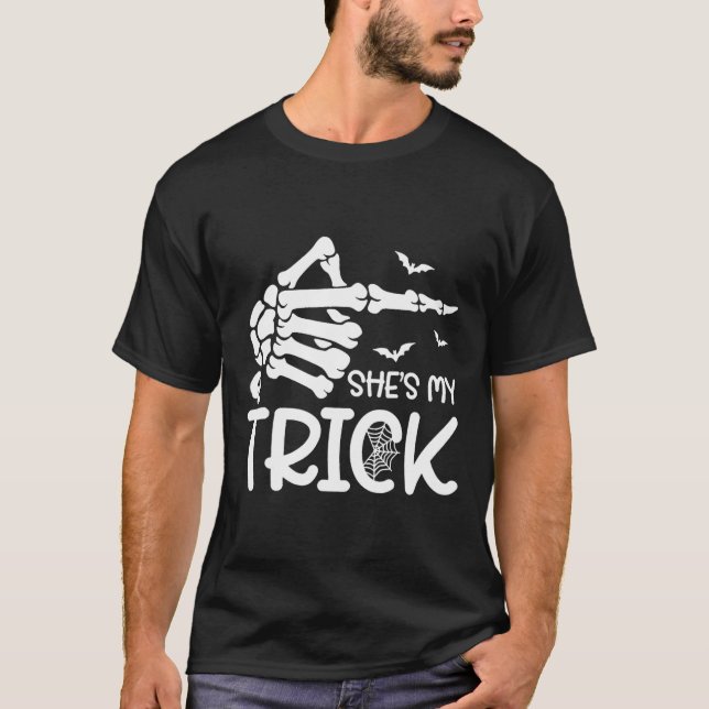 T-shirt C'est mon costume d'Halloween à la main en squelet (Devant)