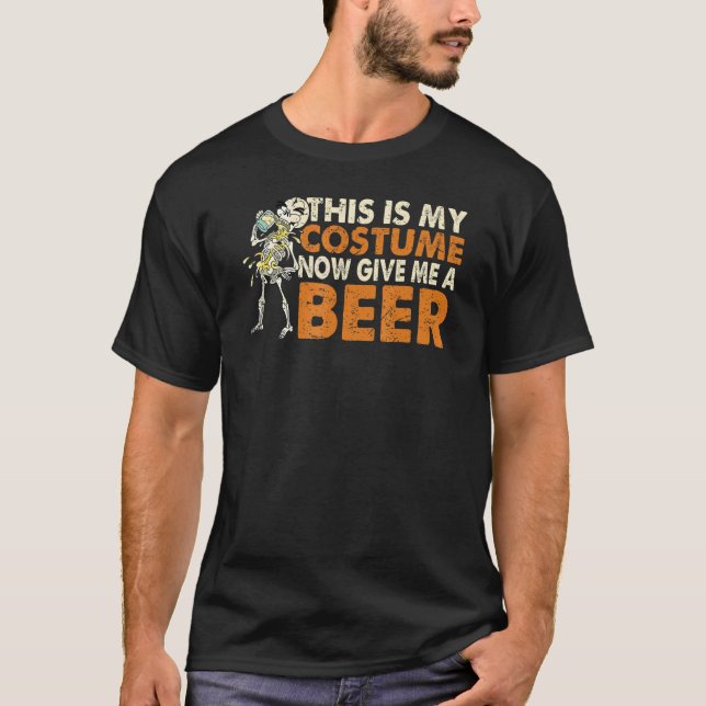 T-shirt C'Est Mon Costume Maintenant Donne-Moi Une Bière (Devant)