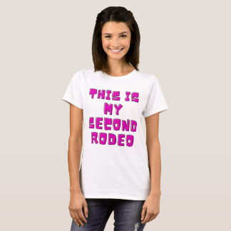T-shirt C'est mon deuxième rodéo." en lettres blanches -
