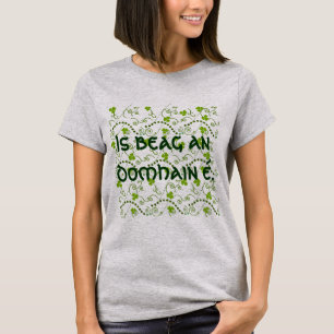 T-shirt C'est un petit monde écrit en Celtique