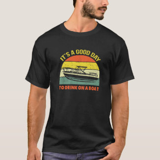 T-shirt C'est une bonne journée de boire sur un bateau Vin