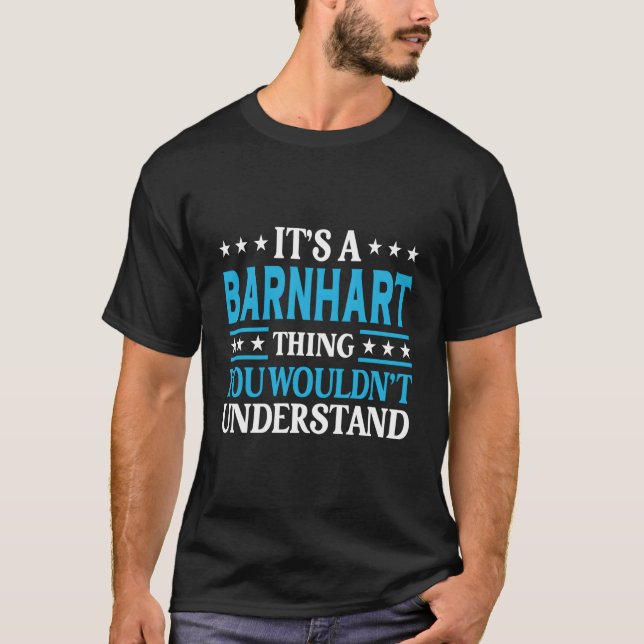 T-shirt C'Est Une Chose Barnhart Nom Famille Nom Barre (Devant)