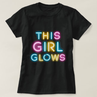 T-shirt Cette fille brille Design d'autonomisation positiv