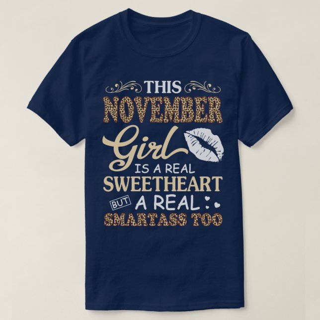 T-shirt Cette Fille De Novembre Est Une Vraie Amoureuse Un (Design devant)
