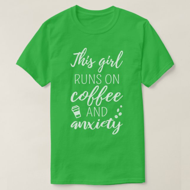 T-shirt Cette Fille Fonctionne Sur Le Café Et L'Anxiété I (Design devant)