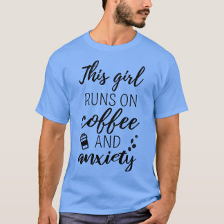 T-shirt Cette Fille Fonctionne Sur Le Café Et L'Anxiété II