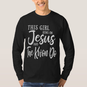 T-shirt Cette Fille Se Rend Sur Jésus Et Taekwondo Christi