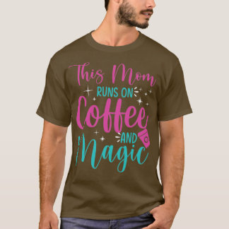 T-shirt Cette maman court sur le café Magique Mères jour
