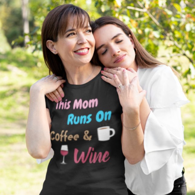 T-shirt Cette Maman Fait Du Café Et Du Vin (Créateur téléchargé)