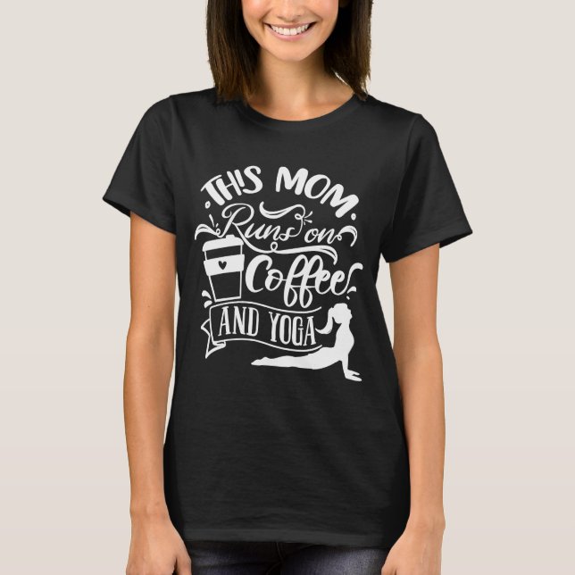 T-shirt Cette Maman Fait Du Café Et Du Yoga (Devant)