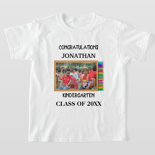 T-shirt Chalet de jardin d'enfants personnalisé (Poser)