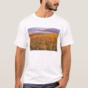 T-shirt Champ d'orge en maturation le long des montagnes R