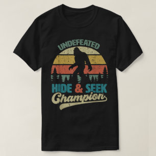 T-shirt Champion de cache-cache invaincu de Bigfoot