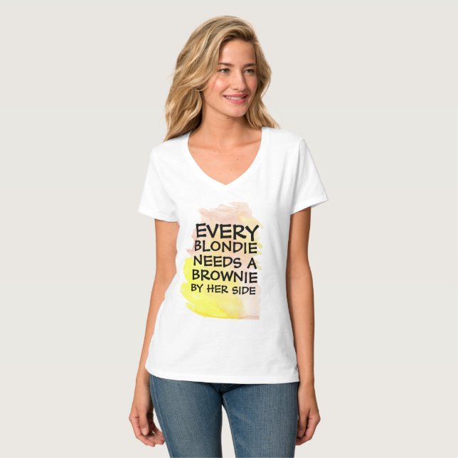 T-shirt chaque blondie a besoin de brownie par son côté dr (Devant entier)
