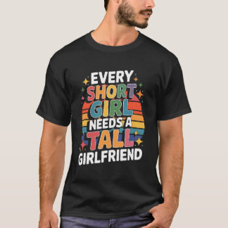 T-shirt Chaque Fille Petite a Besoin d'une Petite Amie Gra