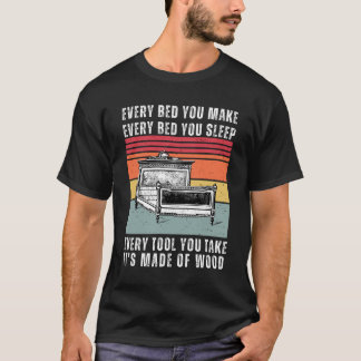 T-shirt Chaque lit est fait de bois amusant travail du boi