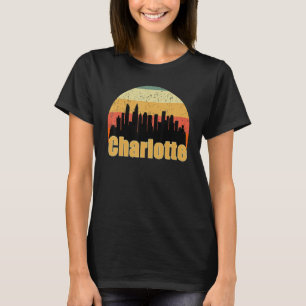 T-shirt Charlotte Nc Silhouette de la ville au coucher du