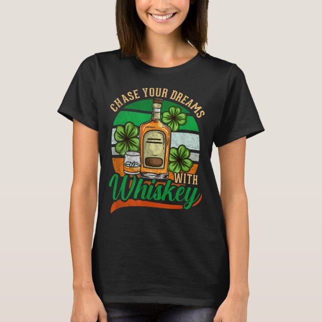 T-shirt Chase Your Dreams With Whiskey St. Patrick's Day C (Devant)