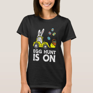 T-shirt Chasse Aux Oeufs Enfants Est Sur Le Bunny Chargeur