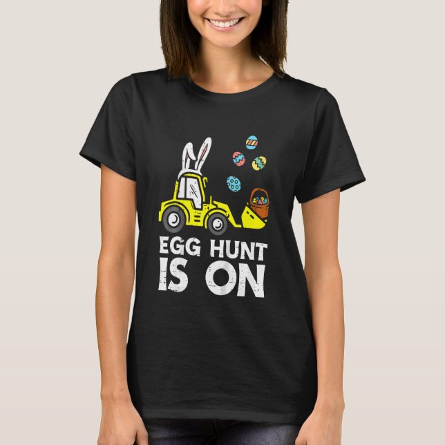 T-shirt Chasse Aux Oeufs Enfants Est Sur Le Bunny Chargeur (Devant)