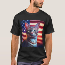 Chat Américain Polydactyle Devant Le Drapeau Améri