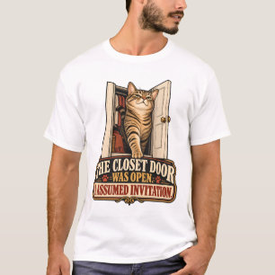 T-shirt chat - La porte du placard était ouverte.