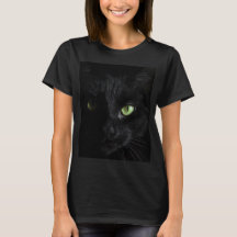 Chat noir avec yeux verts