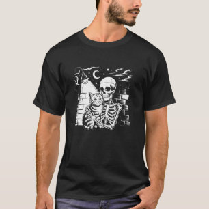 T-shirt Chat qui étreint un squelette Chat de Halloween Am