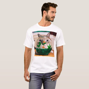 T-shirt Chat regardant le poisson dans l'aquarium