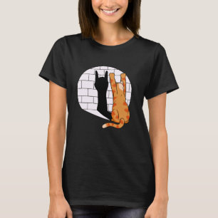 T-shirt chat roulant montrant un poing métallique rockin k