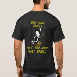 T-shirt Chaussure lançant la pièce en t de base. Odeur de